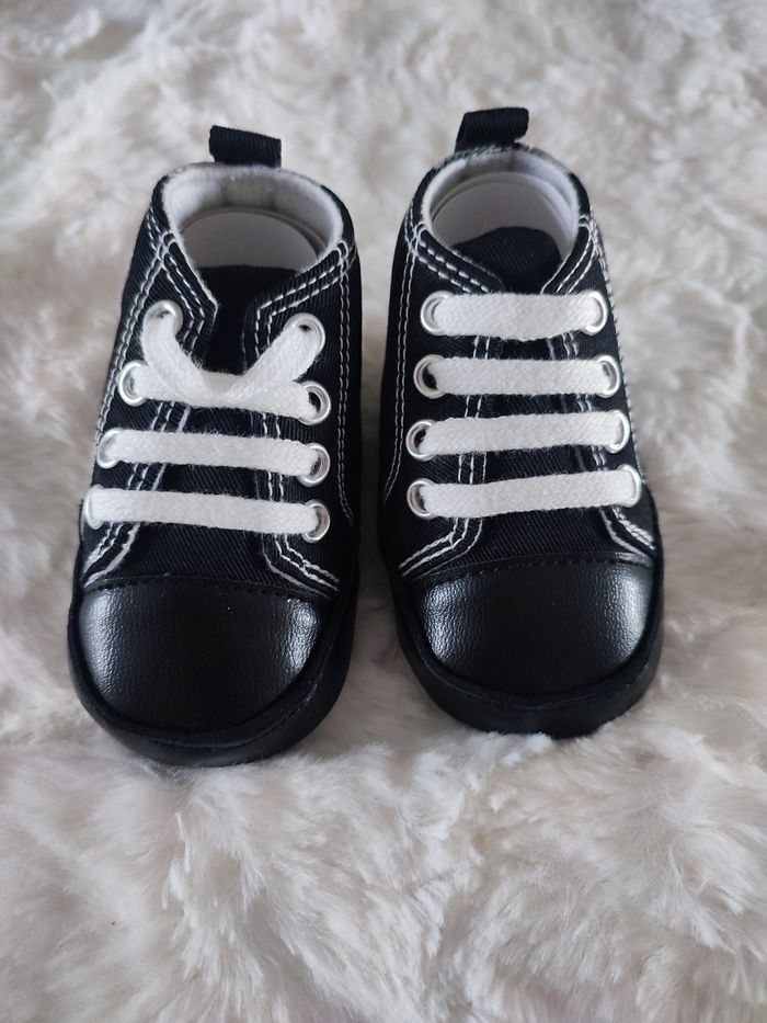Chaussures bébé noir et blanche 32 taille 20