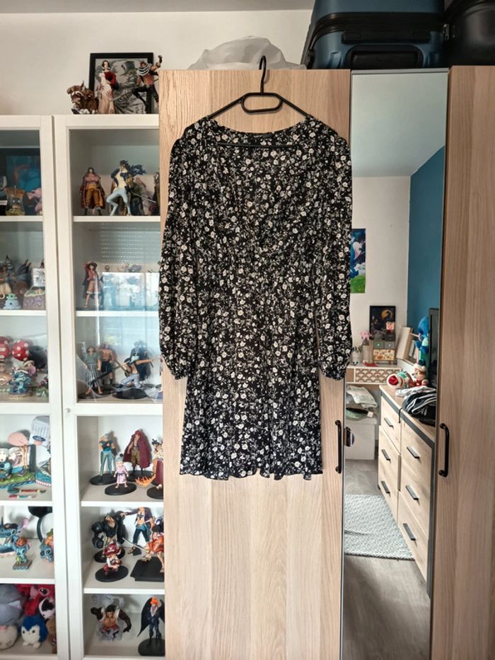 Robe noir fleuri blanche Neuf shein - Taille L 40-42 - photo numéro 3