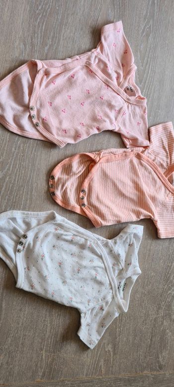 Lot bodies 1 mois manches courtes