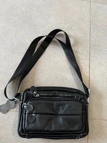 Sac à bandoulière noir, très bon état, 25x17cm