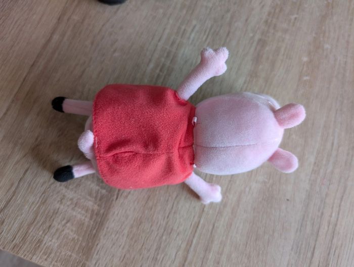 Peluche Peppa pig musicale - photo numéro 3