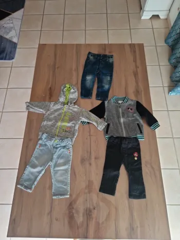 Lot - 2 ensemble + 1 jean - 9 mois