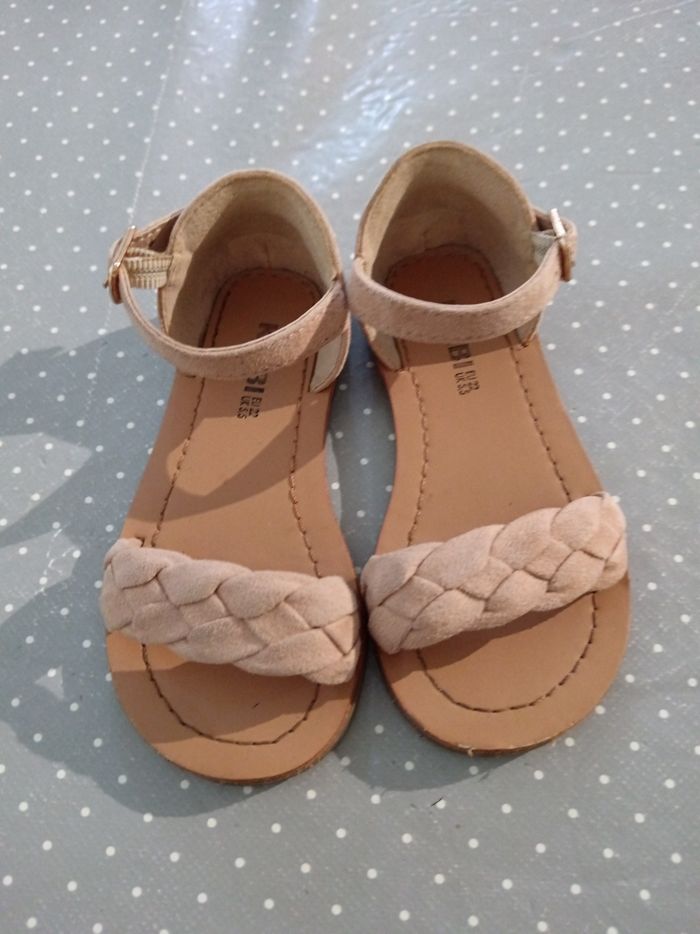 Sandale taille 22