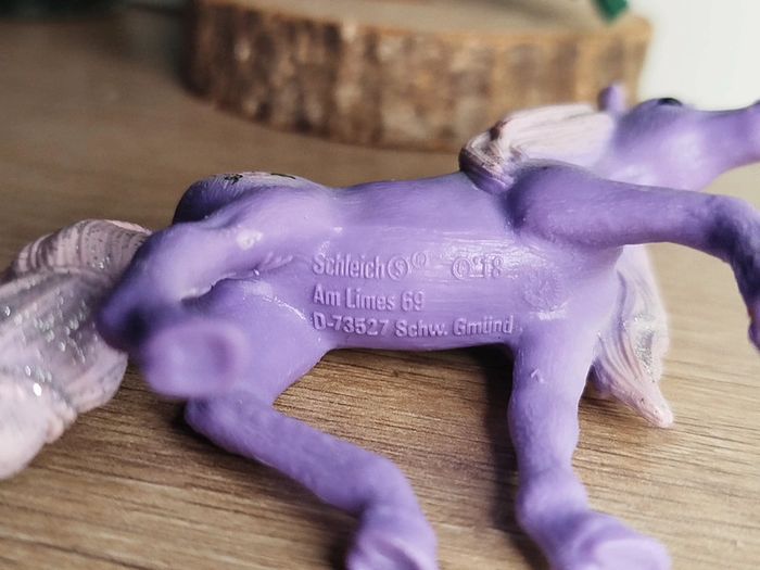 Figurine jeune licorne lilas Schleich Animal imaginaire Bayala - photo numéro 5