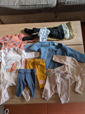 Lots vêtements bébé fille 1 mois