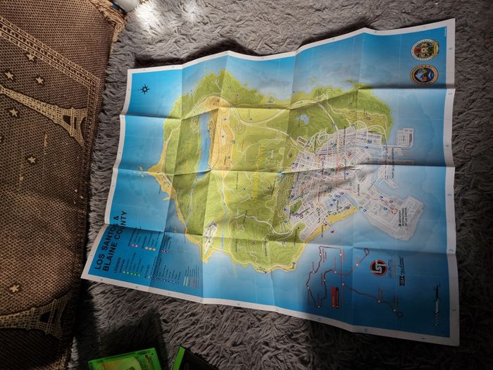 Boîte vide de jeu avec livret et poster GTA 5 - photo numéro 6