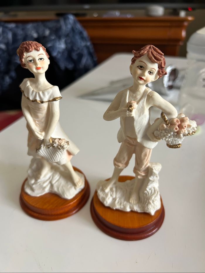 Couple de Figures sculpture fille garçon