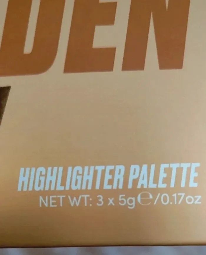 By Beauty Bay Golden Glow Highlighter Palette Teinte Golden Glow
Neuf - photo numéro 8