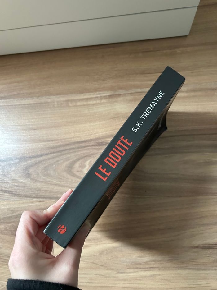 Livre de S.K Tremayne «Le Doute» Presses de la cité - photo numéro 4