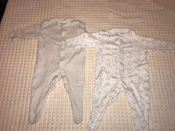 lot de deux grenouillères 3-6 mois - photo numéro 2