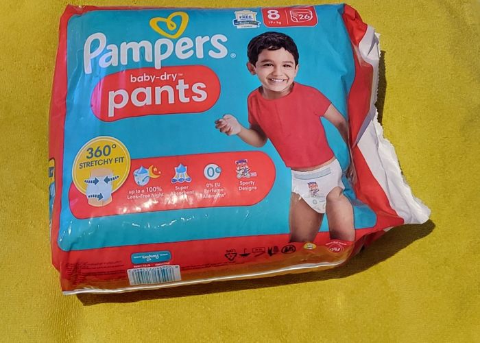 Couches cullottes Pants Taille 8 Pampers