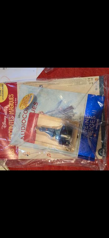 Livre et figurine 46 neuf lumineuse audiocontes magiques Disney altaya audio conte compte comte