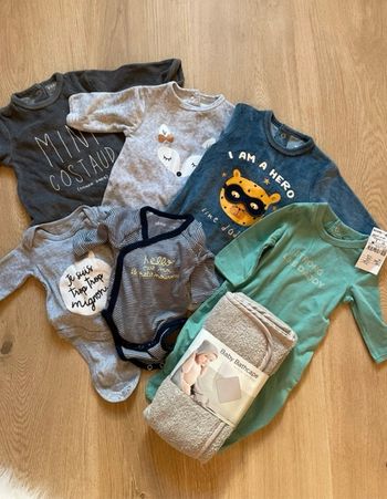 Lot vêtement 1 mois neuf