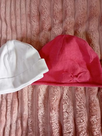 Lot 2 bonnets bebe