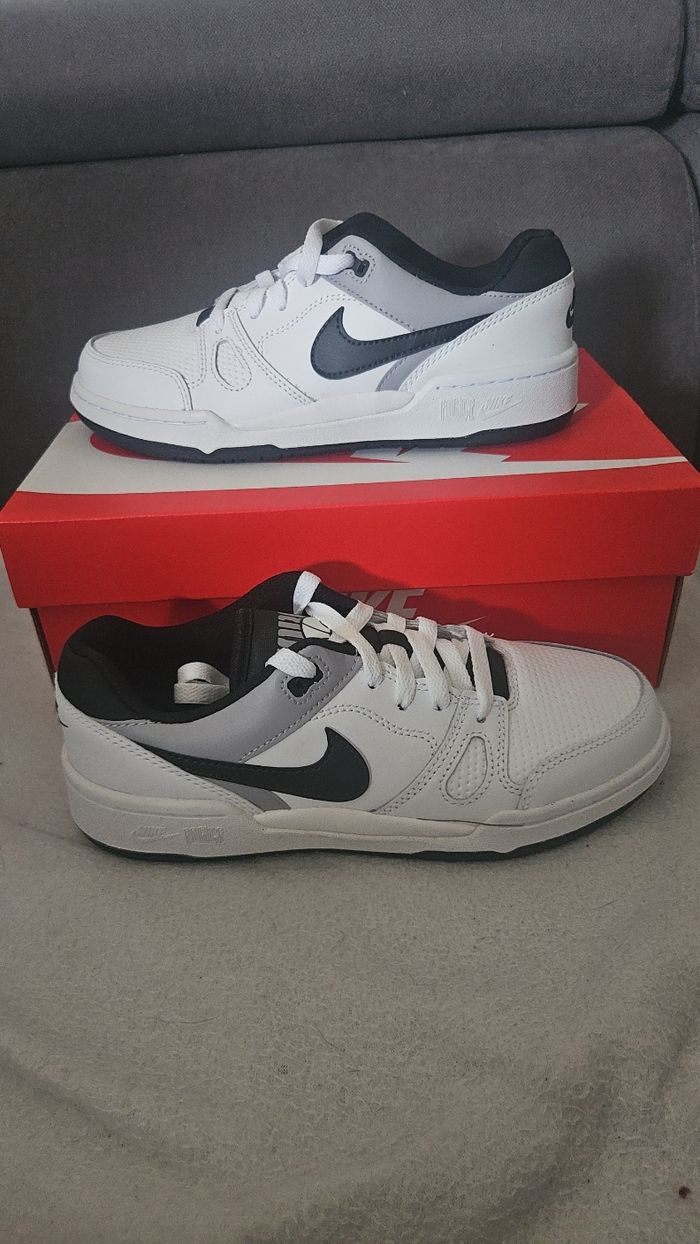 Basket nike authentique neuf