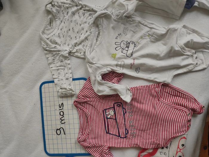 Lot bodies 9mois - photo numéro 4