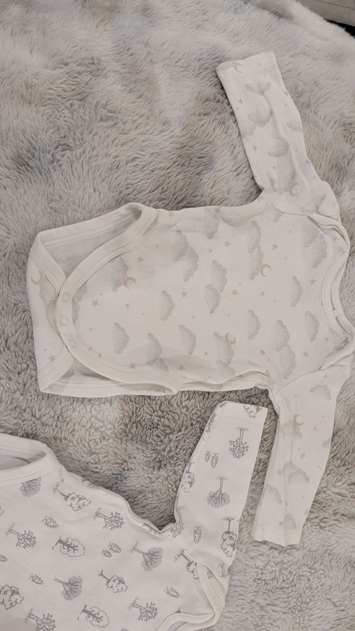 Lot de deux bodies C&A taille 1 mois - photo numéro 3