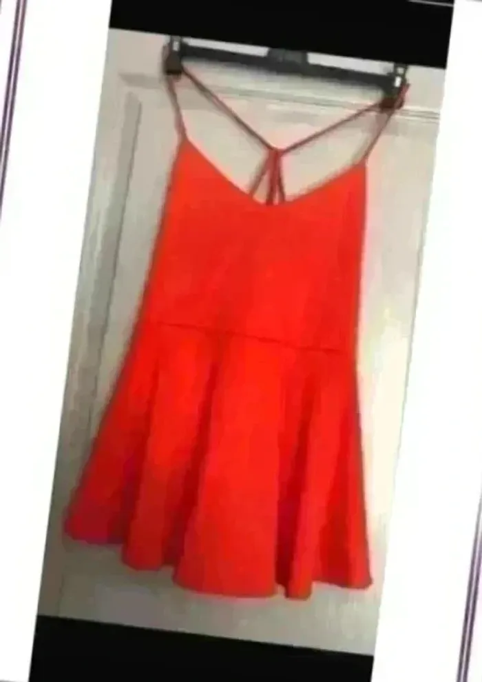 Joli Top rouge taille 36 - photo numéro 5
