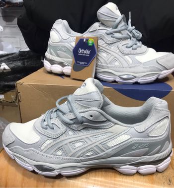 ASICS gris 38-45 neuf jamais porté