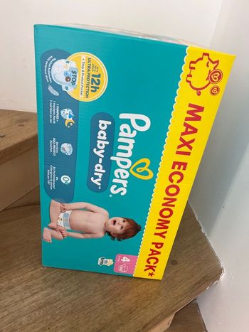 Pampers taille 4 neuf 