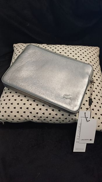 Pochette lacoste