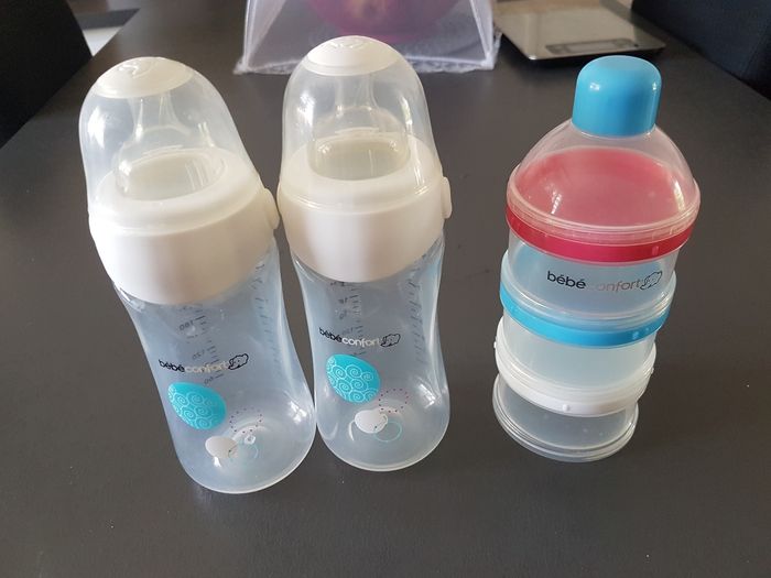 Lot 2 biberons + doseur à lait