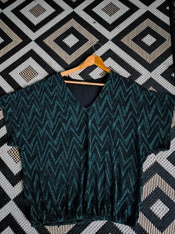 T shirt épaule ouverte col en V taille XL (42-44)