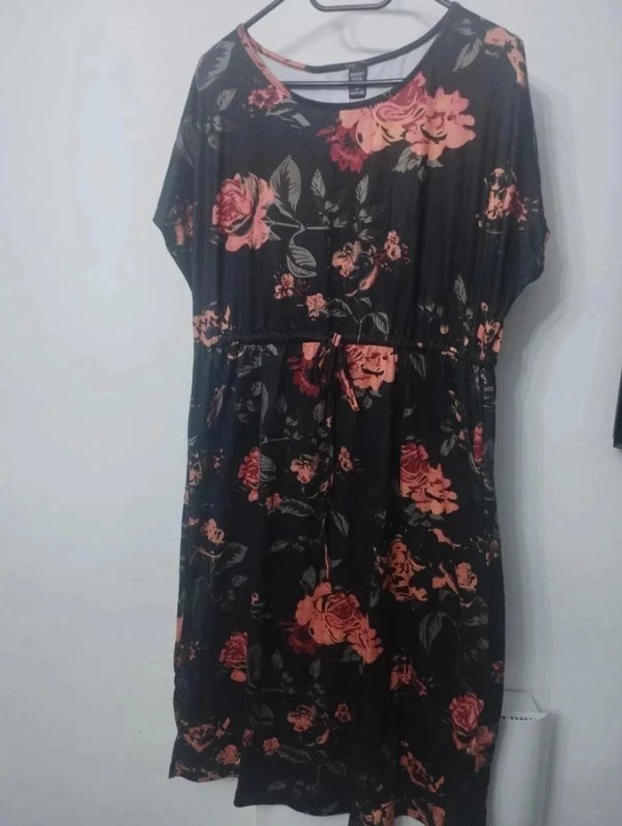 Robe fleurie neuve