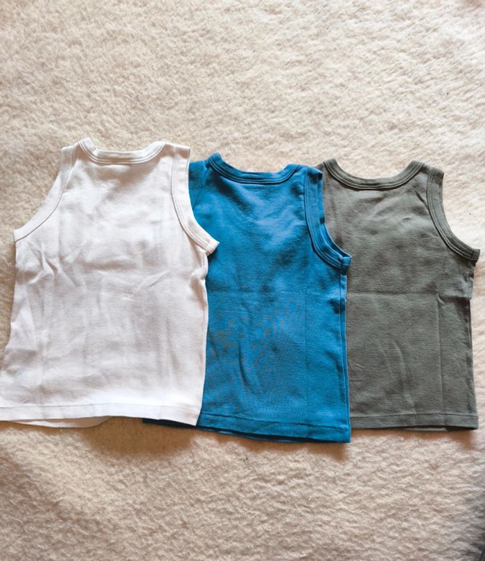 Lot de 3 débardeurs petit bateau 24 mois état neuf - photo numéro 2