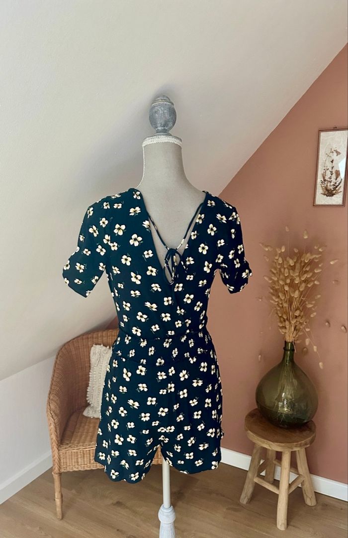 Combi-short noire à fleurs – Bershka – Taille S – Très bon état - photo numéro 2