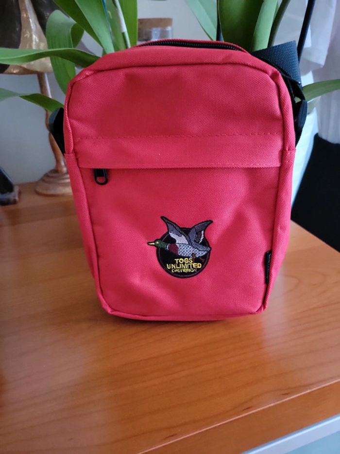 Pochette chevignon rouge. Neuve - photo numéro 7