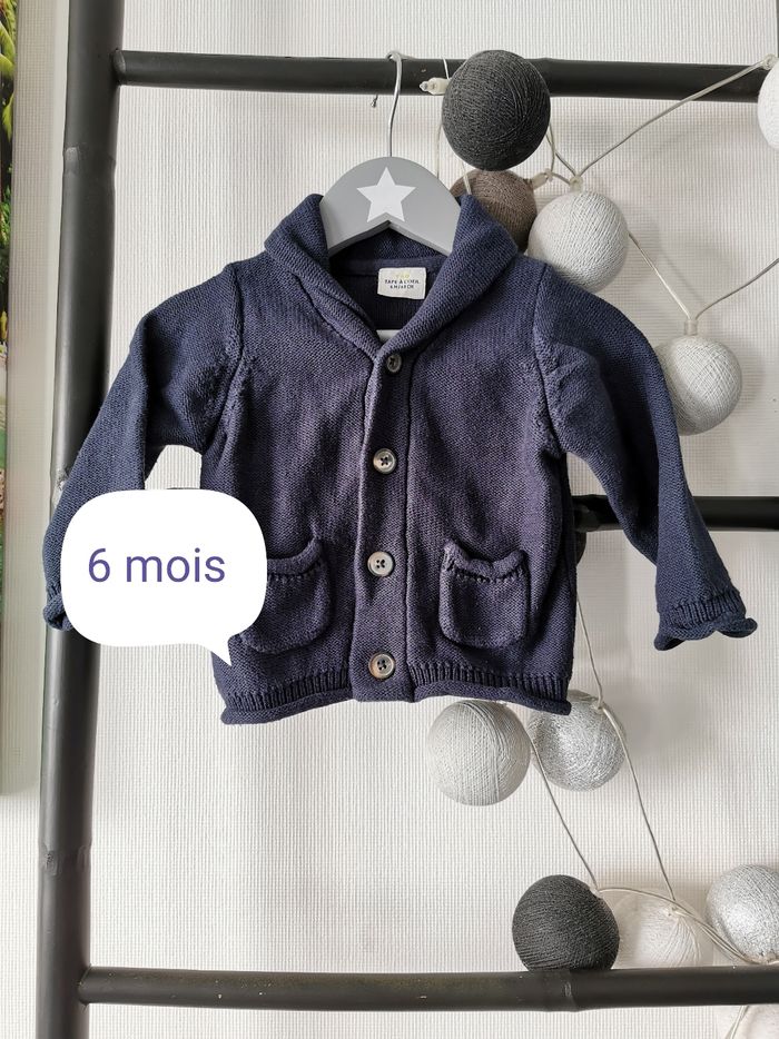 Gilet bleu marine. Tape à l'œil. 6 mois