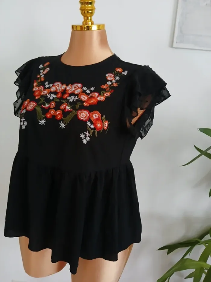 Blouse brodée Taille M🌿💝 - photo numéro 3