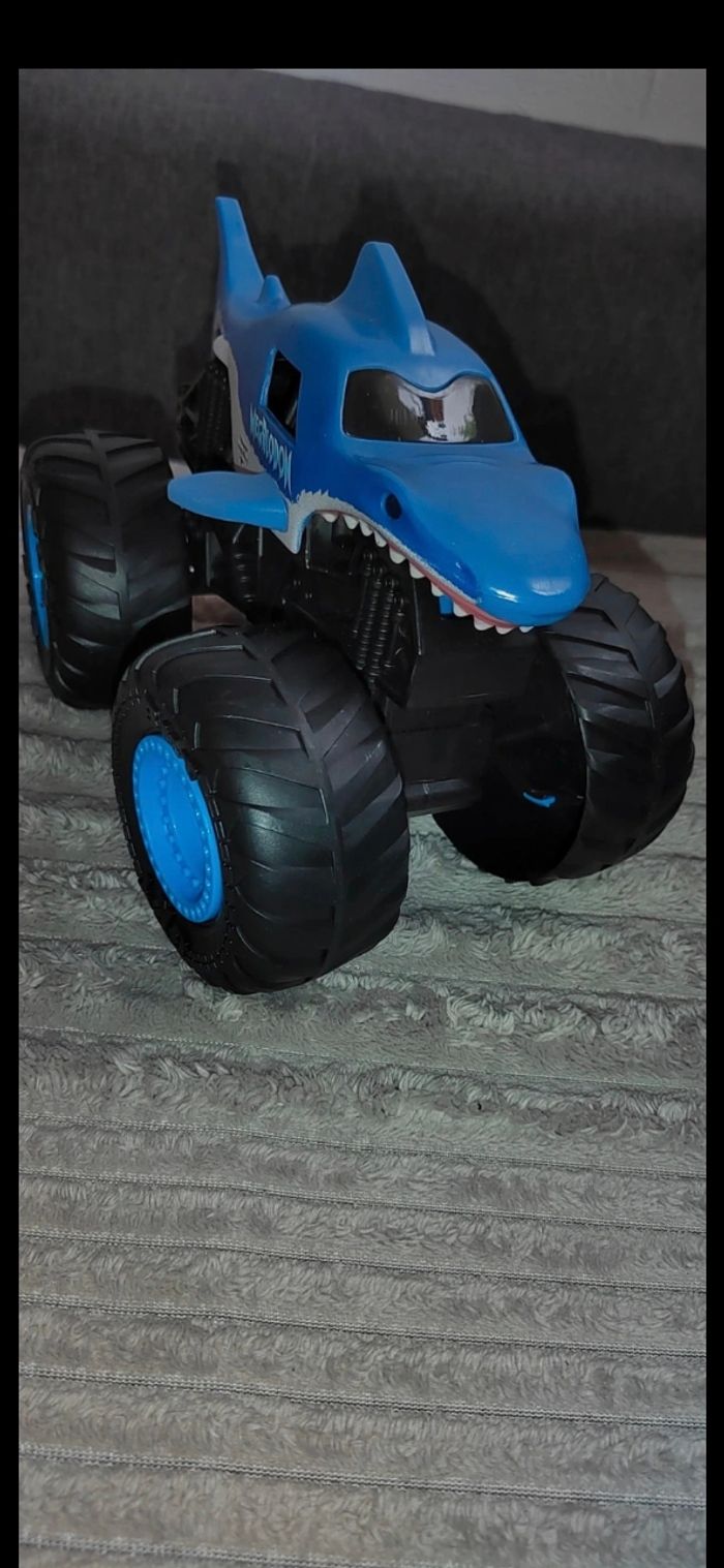 Voiture requin - photo numéro 3