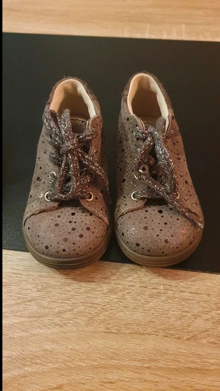 Lot de 2 paires de chaussures pointure 21 - photo numéro 4