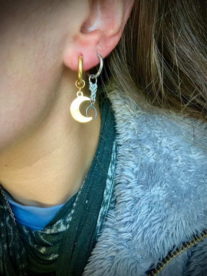 Boucles d’oreilles petites créoles breloques chaînes acier inoxydable lunes - photo numéro 4