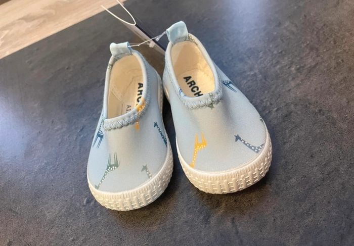 Chaussures de bain, pointure 18, neuve