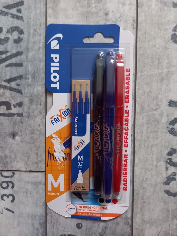 Lot Pilot Frixion ball rollerball 3 stylo et 3 recharge bleu