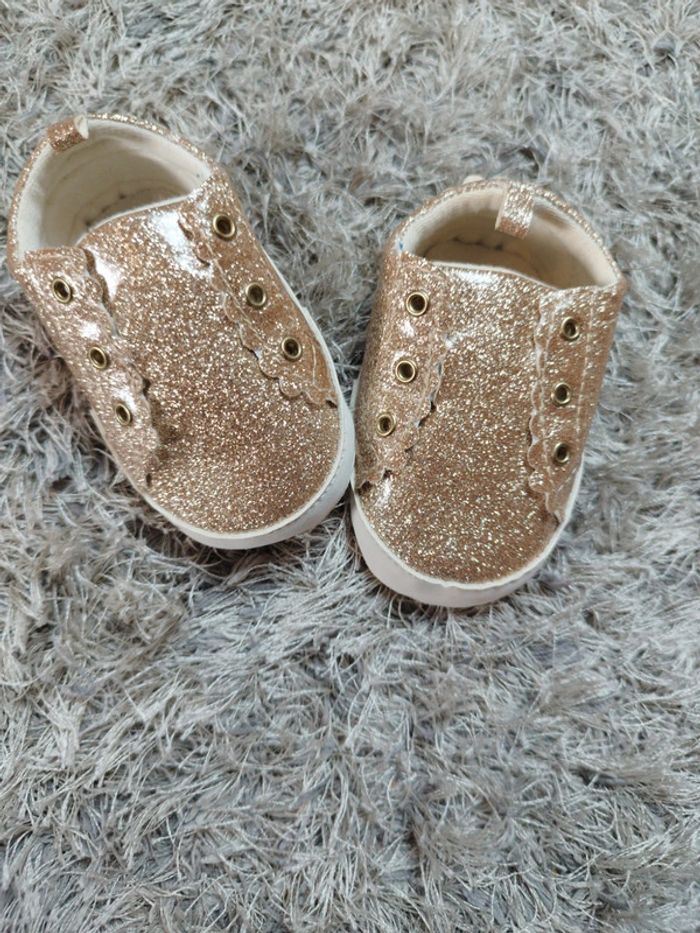 Jolie chaussures style basket Claudine doré 3 6 mois tape à l'oeil - photo numéro 2