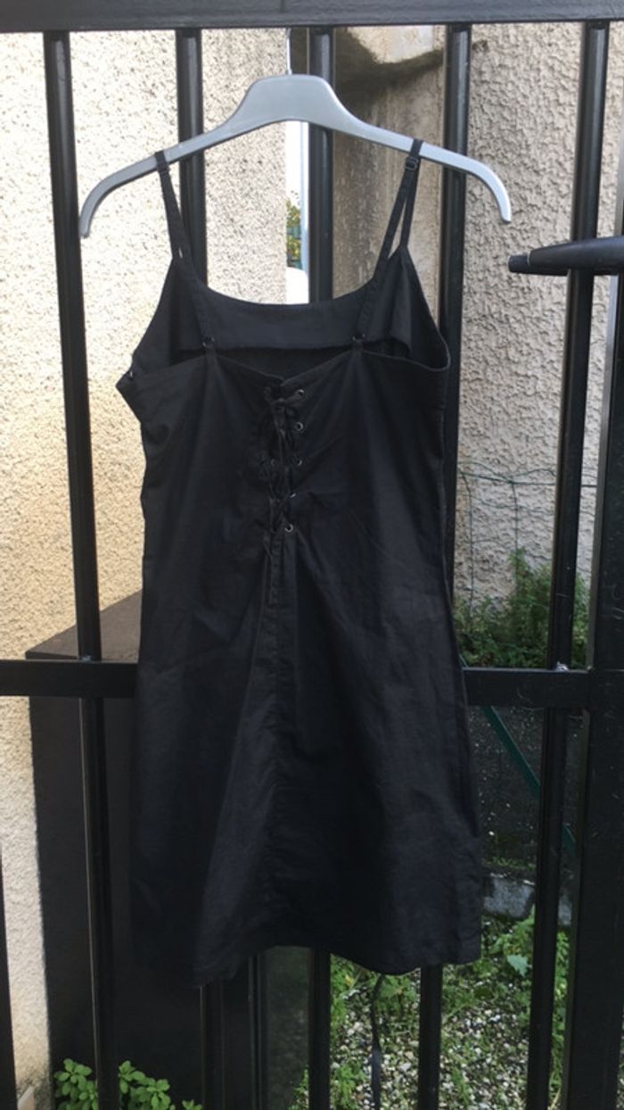 Petite robe noire - photo numéro 3
