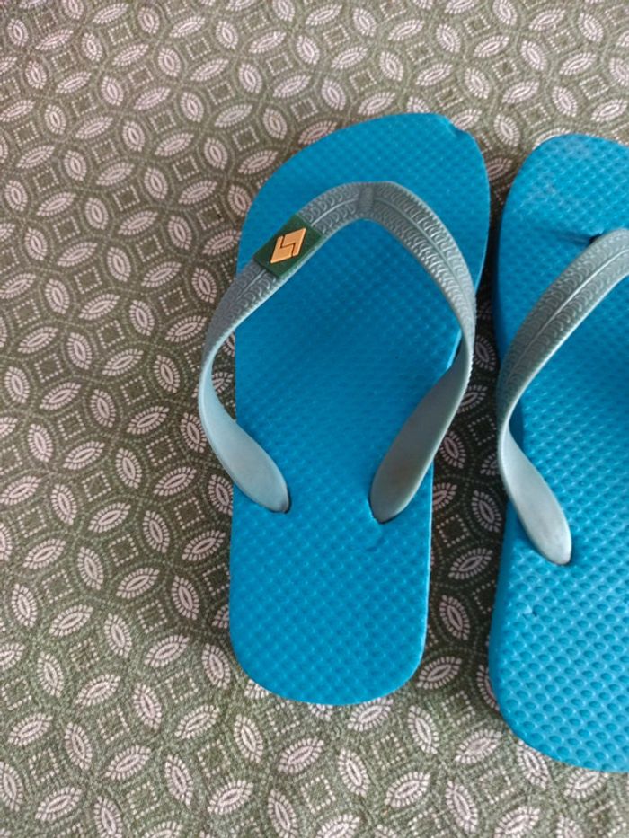 Paires de claquettes neuves taille 30/31 - photo numéro 3