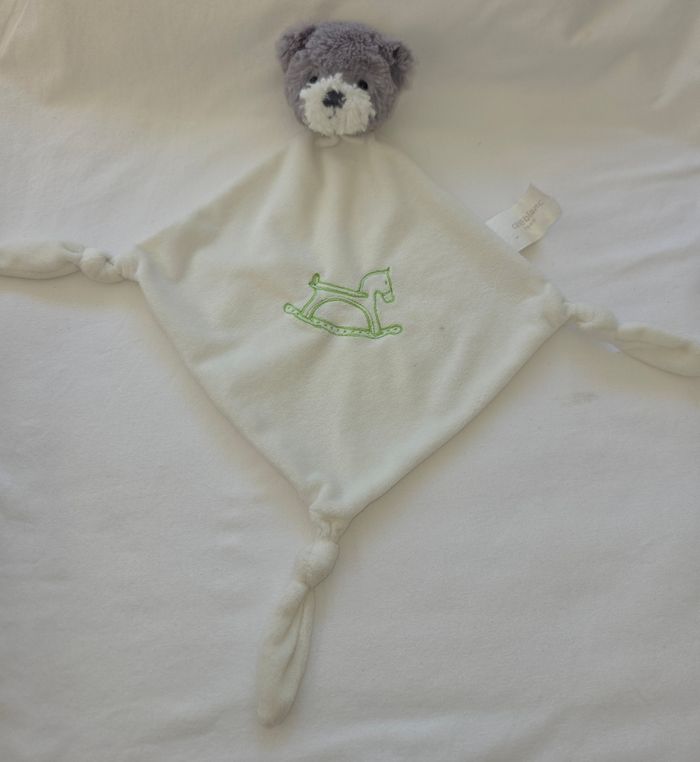Doudou plat losange chien gris- Cheval a bascule - Carré Blanc