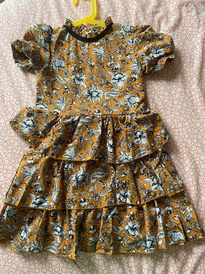 Robe fille 5/6 ans - photo numéro 2
