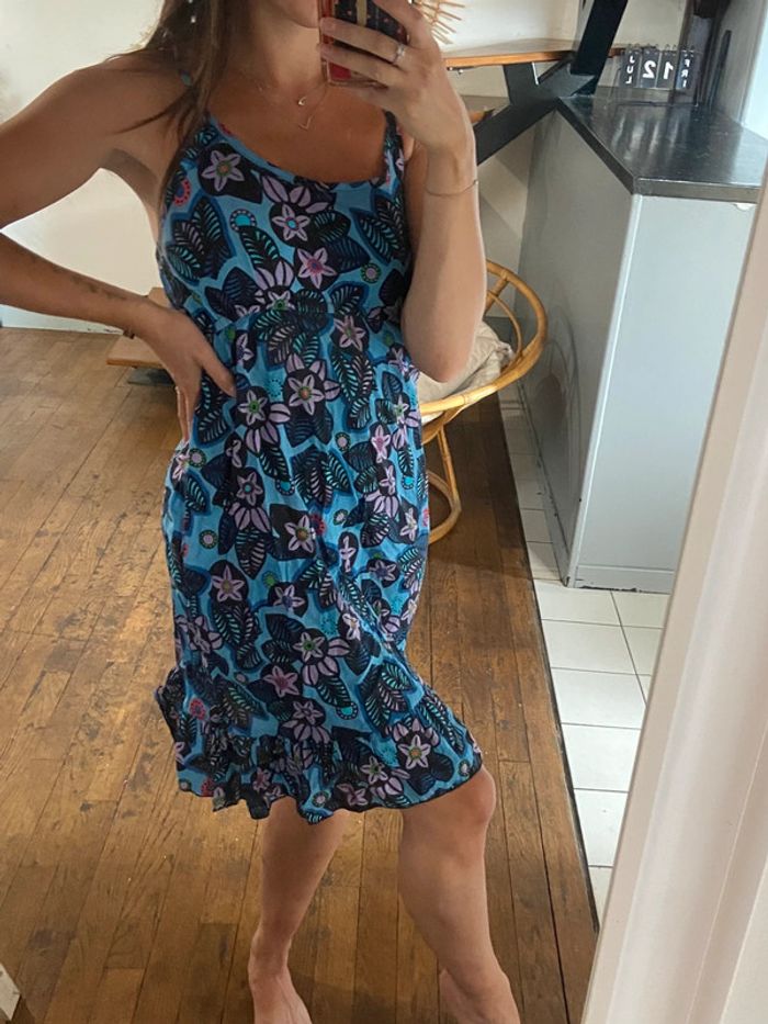 Robe bleue à motifs - photo numéro 3