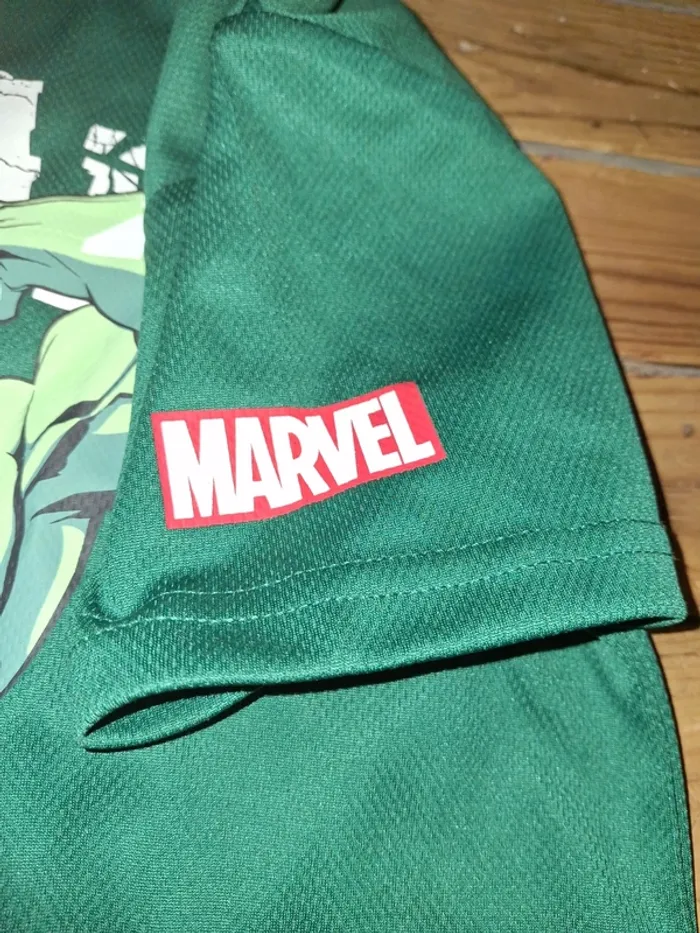 Tshirt hulk taille 7/8 ans - photo numéro 3