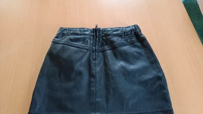 Jupe en simili cuir noir - photo numéro 3