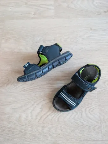 Sandales à scratchs