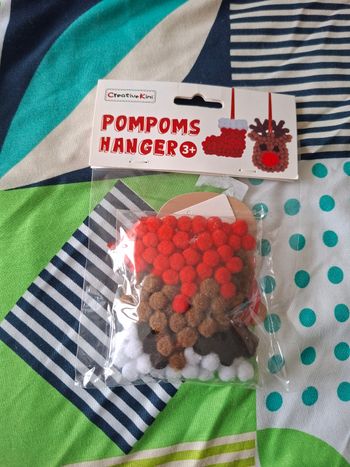 Loisirs créatifs avec pompons