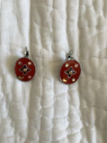 Boucles d’oreilles percées en métal émaillé et strass, vintage 1990