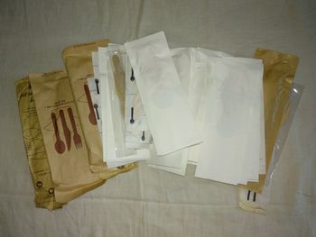 Lot de 40 divers couverts en bois Neufs